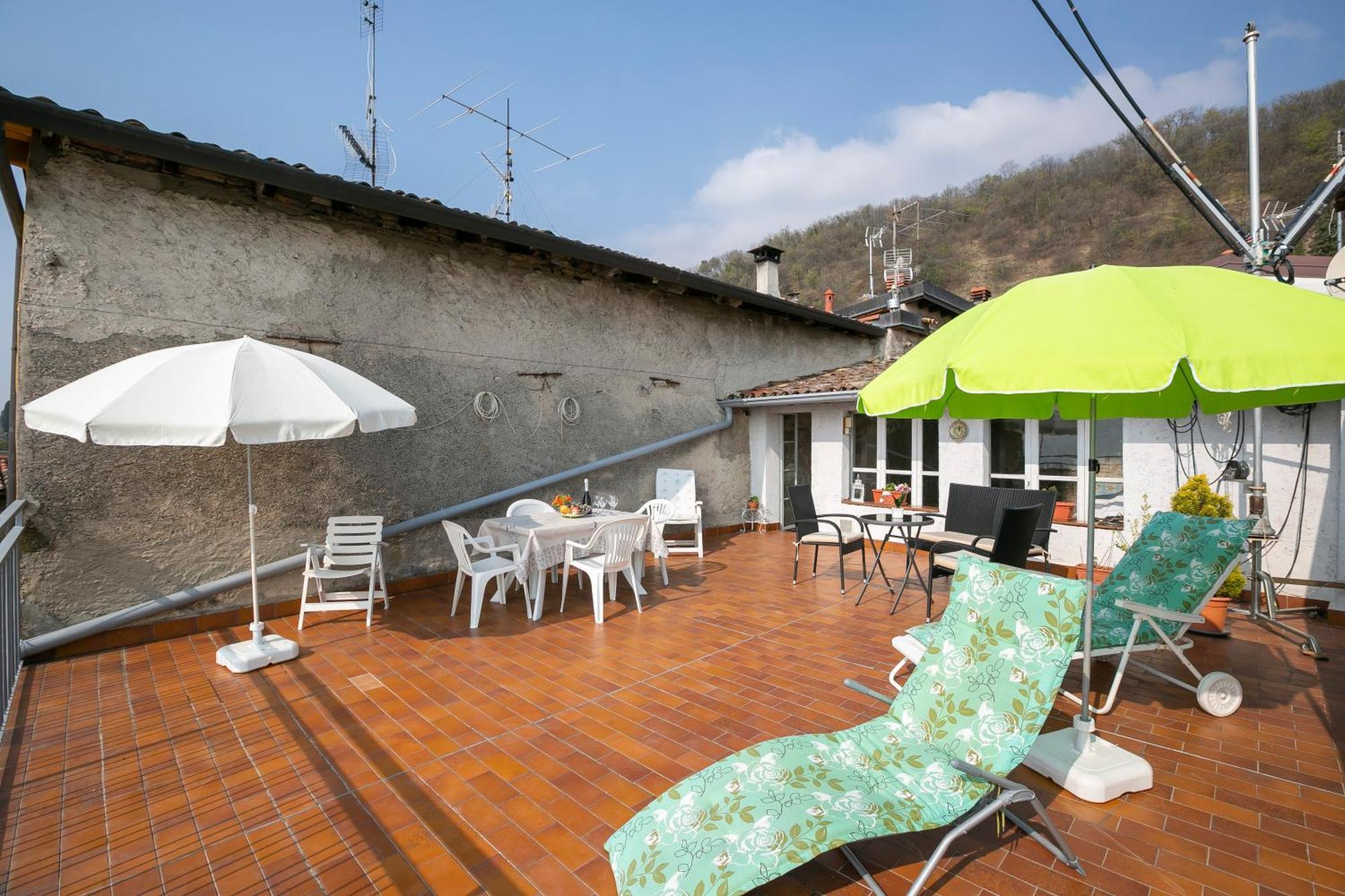 Angela -Terrace & Beautiful View Lake - Happy Rentals 토스콜라노마데노 외부 사진